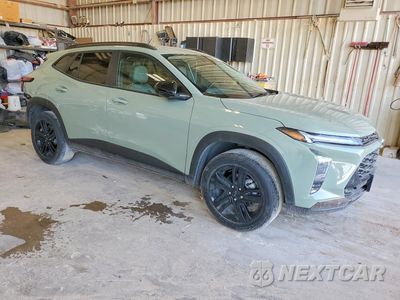 Czwarte zdjęcie samochodu z boku: 2025 CHEVROLET TRAX ACTIV VIN:KL77LKEP7SC047399 - miniatura