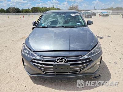 Piąte zdjęcie samochodu w środku: 2019 HYUNDAI ELANTRA LIMITED VIN:5NPD84LF0KH415536 - miniatura