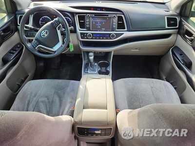 Zdjęcie 8 z 13 samochodu: 2018 TOYOTA HIGHLANDER LE PLUS VIN:5TDZZRFH7JS276737 - miniatura