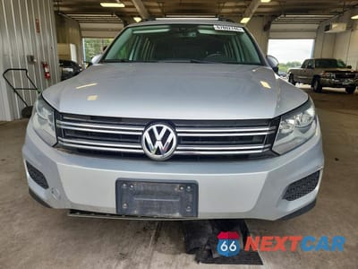 Piąte zdjęcie samochodu w środku: 2016 VOLKSWAGEN TIGUAN S VIN:WVGBV7AX0GW604486 - miniatura