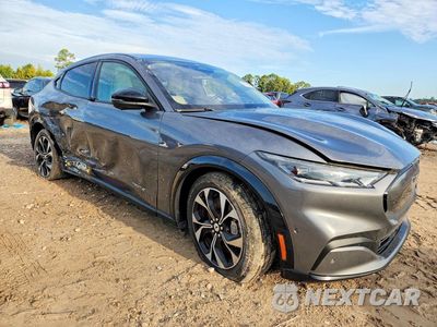 Czwarte zdjęcie samochodu z boku: 2023 FORD MUSTANG MACH-E PREMIUM VIN:3FMTK3RM9PMA41132 - miniatura