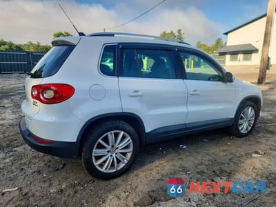 Trzecie zdjęcie samochodu z tyłu: 2011 VOLKSWAGEN TIGUAN S VIN:WVGBV7AX4BW514136 - miniatura