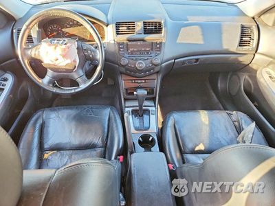 Zdjęcie 8 z 13 samochodu: 2004 HONDA ACCORD EX VIN:1HGCM665X4A033760 - miniatura