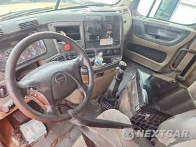 Zdjęcie 8 z 14 samochodu: 2016 FREIGHTLINER CASCADIA 125 SEMI TRUCK VIN:3AKJGLD58GSGU5365 - miniatura