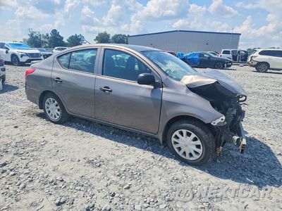 Czwarte zdjęcie samochodu z boku: 2015 NISSAN VERSA 1.6 S PLUS VIN:3N1CN7AP7FL803714 - miniatura