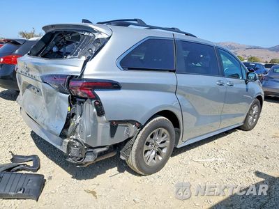 Trzecie zdjęcie samochodu z tyłu: 2025 TOYOTA SIENNA XLE 7-PASSENGER VIN:5TDYSKFCXSS190660 - miniatura