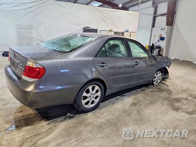 Trzecie zdjęcie samochodu z tyłu: 2005 TOYOTA CAMRY XLE V6 VIN:4T1BF30K45U593450 - miniatura