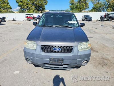 Piąte zdjęcie samochodu w środku: 2005 FORD ESCAPE XLT VIN:1FMYU93155DA10728 - miniatura