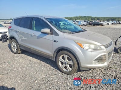 Czwarte zdjęcie samochodu z boku: 2015 FORD ESCAPE SE VIN:1FMCU0G90FUB03938 - miniatura