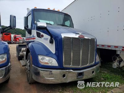 Czwarte zdjęcie samochodu z boku: 2017 PETERBILT 579 SEMI TRUCK VIN:1XPBDP9X5HD432138 - miniatura