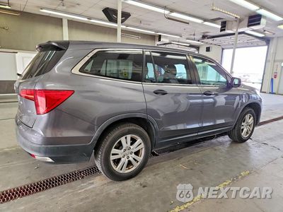 Trzecie zdjęcie samochodu z tyłu: 2017 HONDA PILOT VIN:5FNYF6H13HB002100 - miniatura