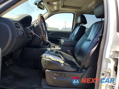 Zdjęcie 7 z 13 samochodu: 2008 GMC YUKON DENALI VIN:1GKFK63888J146116 - miniatura