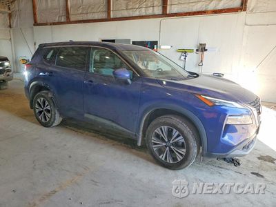 Czwarte zdjęcie samochodu z boku: 2021 NISSAN ROGUE SV VIN:5N1AT3BB8MC838028 - miniatura