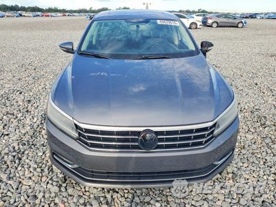 Piąte zdjęcie samochodu w środku: 2018 VOLKSWAGEN PASSAT SE VIN:1VWBA7A3XJC017103 - miniatura
