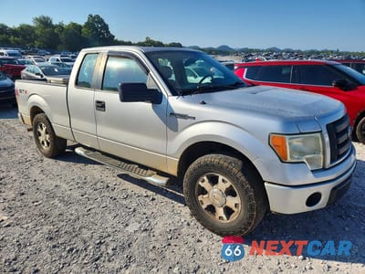 Czwarte zdjęcie samochodu z boku: 2010 FORD F150 SUPER CAB VIN:1FTEX1C83AFA85763 - miniatura