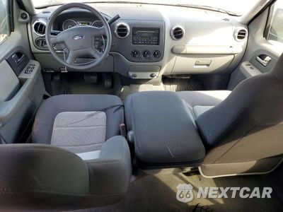 Zdjęcie 8 z 12 samochodu: 2005 FORD EXPEDITION XLS VIN:1FMPU13545LA15621 - miniatura