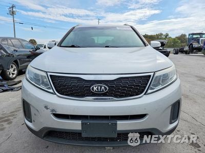 Piąte zdjęcie samochodu w środku: 2015 KIA SORENTO LX VIN:5XYKTDA78FG606023 - miniatura