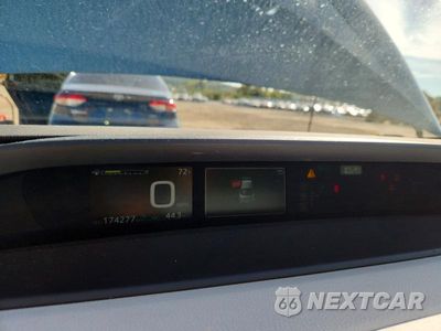 Zdjęcie 9 z 12 samochodu: 2016 TOYOTA PRIUS TWO VIN:JTDKBRFU7G3012933 - miniatura