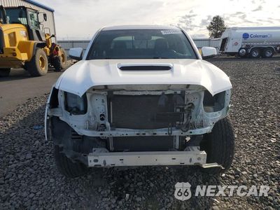 Piąte zdjęcie samochodu w środku: 2017 TOYOTA TACOMA SR5 V6 VIN:5TFDZ5BN7HX017197 - miniatura