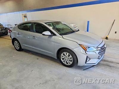 Czwarte zdjęcie samochodu z boku: 2020 HYUNDAI ELANTRA SE VIN:KMHD74LF0LU930865 - miniatura