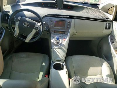 Zdjęcie 8 z 13 samochodu: 2013 TOYOTA PRIUS FOUR VIN:JTDKN3DU9D5650222 - miniatura