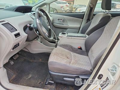Zdjęcie 7 z 12 samochodu: 2016 TOYOTA PRIUS V TWO VIN:JTDZN3EUXGJ048793 - miniatura