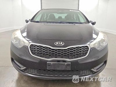 Piąte zdjęcie samochodu w środku: 2016 KIA FORTE LX VIN:KNAFK4A64G5551377 - miniatura