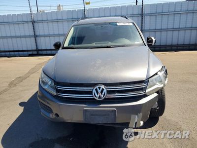 Piąte zdjęcie samochodu w środku: 2015 VOLKSWAGEN TIGUAN S VIN:WVGAV7AX7FW611610 - miniatura
