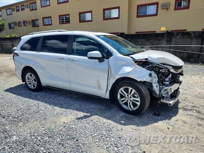 Czwarte zdjęcie samochodu z boku: 2024 TOYOTA SIENNA PLATINUM 7-PASSENGER VIN:5TDESKFC5RS129911 - miniatura