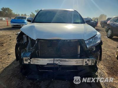 Piąte zdjęcie samochodu w środku: 2018 TOYOTA HIGHLANDER LIMITED VIN:5TDDZRFH9JS909359 - miniatura