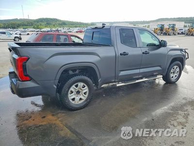 Trzecie zdjęcie samochodu z tyłu: 2025 TOYOTA TUNDRA SR VIN:5TFKB5DA9SX261365 - miniatura