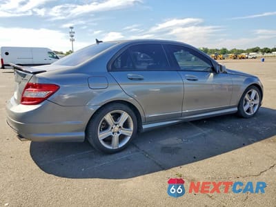 Trzecie zdjęcie samochodu z tyłu: 2011 MERCEDES-BENZ C 300 4MATIC VIN:WDDGF8BB6BR148751 - miniatura