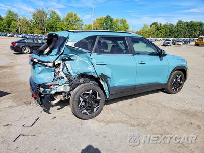 Trzecie zdjęcie samochodu z tyłu: 2024 KIA SELTOS EX VIN:KNDERCAA9R7571091 - miniatura