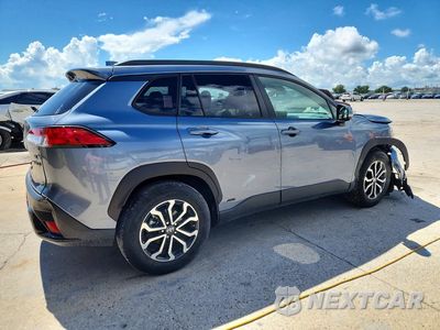 Trzecie zdjęcie samochodu z tyłu: 2023 TOYOTA COROLLA CROSS HYBRID SE VIN:7MUFBABG0PV003515 - miniatura