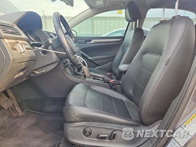 Zdjęcie 7 z 12 samochodu: 2017 VOLKSWAGEN PASSAT SE VIN:1VWBT7A32HC032098 - miniatura