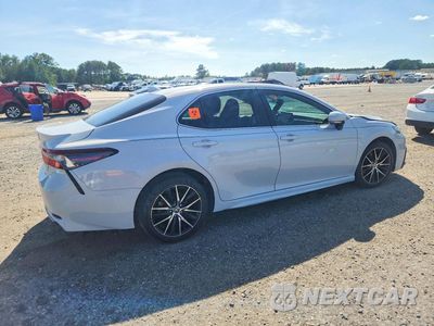 Trzecie zdjęcie samochodu z tyłu: 2024 TOYOTA CAMRY SE VIN:4T1T11AK9RU194495 - miniatura