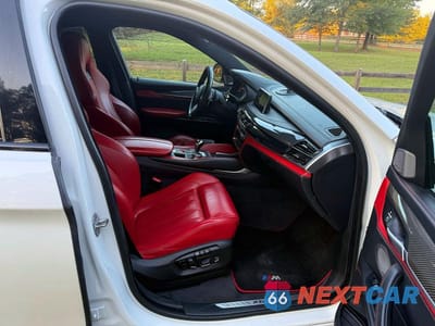 Piąte zdjęcie samochodu w środku: 2017 BMW X6 X6 M VIN:5YMKW8C30H0U72441 - miniatura