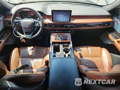 Zdjęcie 8 z 12 samochodu: 2024 LINCOLN AVIATOR RESERVE VIN:5LM5J7XC6RGL00571 - miniatura