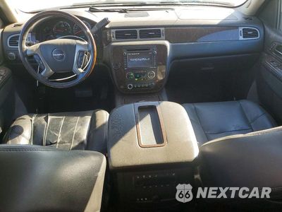 Zdjęcie 8 z 13 samochodu: 2013 GMC YUKON DENALI VIN:1GKS2EEF4DR318707 - miniatura