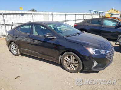 Czwarte zdjęcie samochodu z boku: 2019 HYUNDAI ELANTRA VALUE EDITION VIN:5NPD84LF9KH460295 - miniatura