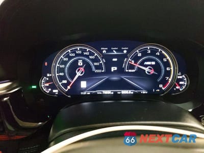 Zdjęcie 9 z 12 samochodu: 2019 BMW M5 VIN:WBSJF0C56KB284857 - miniatura