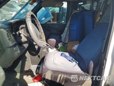 Zdjęcie 7 z 13 samochodu: 2004 GMC SAVANA G2500 VIN:1GTGG25V741124972 - miniatura