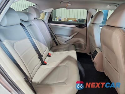 Zdjęcie 10 z 13 samochodu: 2019 VOLKSWAGEN PASSAT WOLFSBURG VIN:1VWLA7A36KC003284 - miniatura