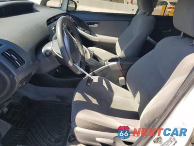 Zdjęcie 7 z 12 samochodu: 2015 TOYOTA PRIUS TWO VIN:JTDKN3DU4F0469271 - miniatura
