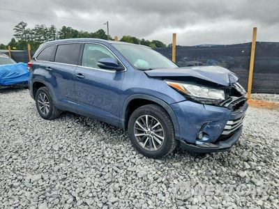 Czwarte zdjęcie samochodu z boku: 2019 TOYOTA HIGHLANDER XLE VIN:5TDKZRFH2KS334417 - miniatura