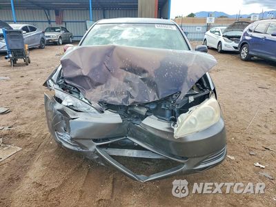 Piąte zdjęcie samochodu w środku: 2002 TOYOTA CAMRY LE VIN:4T1BE32K32U575646 - miniatura