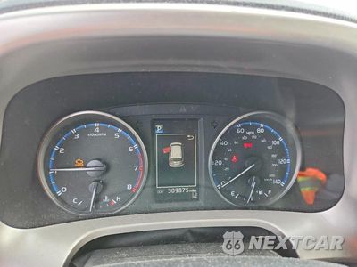 Zdjęcie 9 z 13 samochodu: 2018 TOYOTA RAV4 LE VIN:JTMZFREV8JJ728689 - miniatura