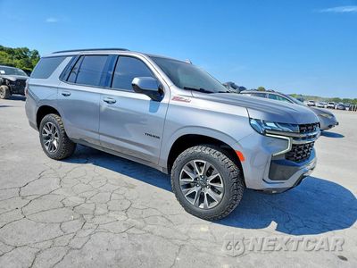 Czwarte zdjęcie samochodu z boku: 2021 CHEVROLET TAHOE K1500 Z71 VIN:1GNSKPKD5MR372423 - miniatura