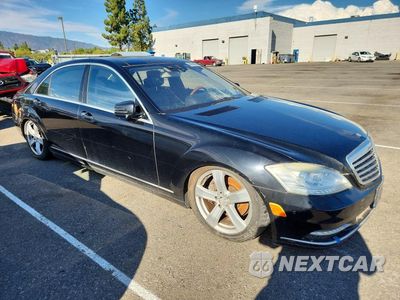 Czwarte zdjęcie samochodu z boku: 2011 MERCEDES-BENZ S 550 VIN:WDDNG7BB0BA361983 - miniatura