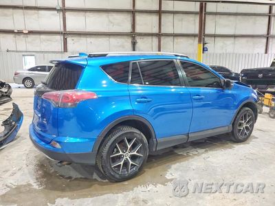 Trzecie zdjęcie samochodu z tyłu: 2017 TOYOTA RAV4 SE VIN:JTMJFREV4HJ153336 - miniatura